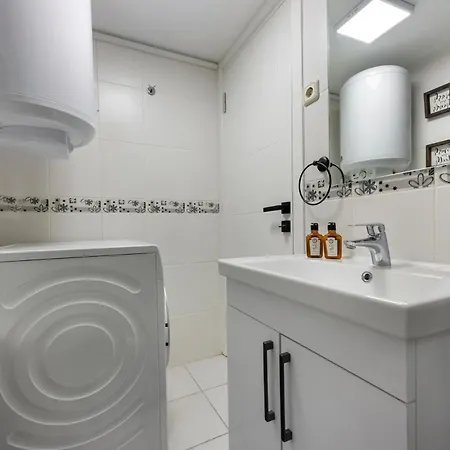 Modern Prime Location 2bd1bath Cozy Home! #213 * Κωνσταντινούπολη